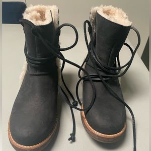 NEW Uggs boots. size 6